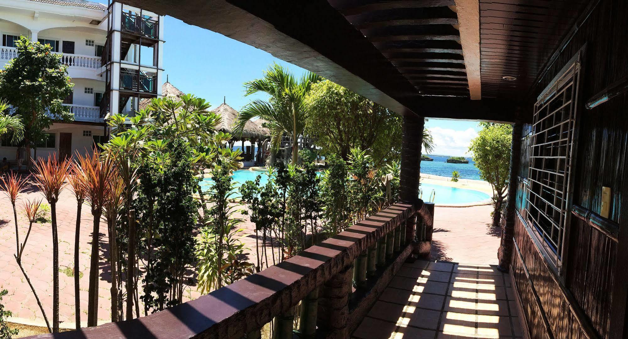 บลู การ์เดน รีสอร์ต Hotel มักตัน ภายนอก รูปภาพ