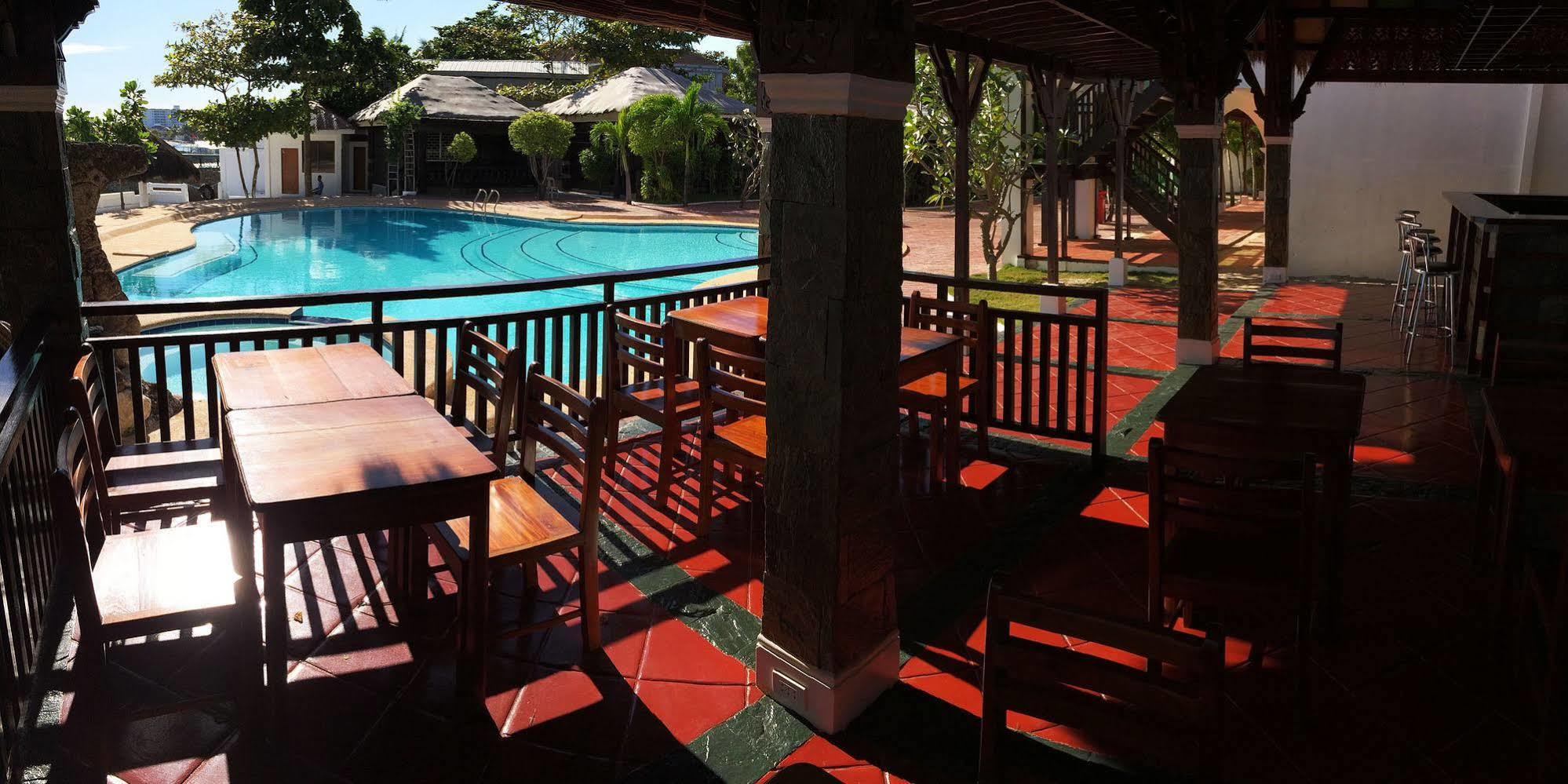 บลู การ์เดน รีสอร์ต Hotel มักตัน ภายนอก รูปภาพ