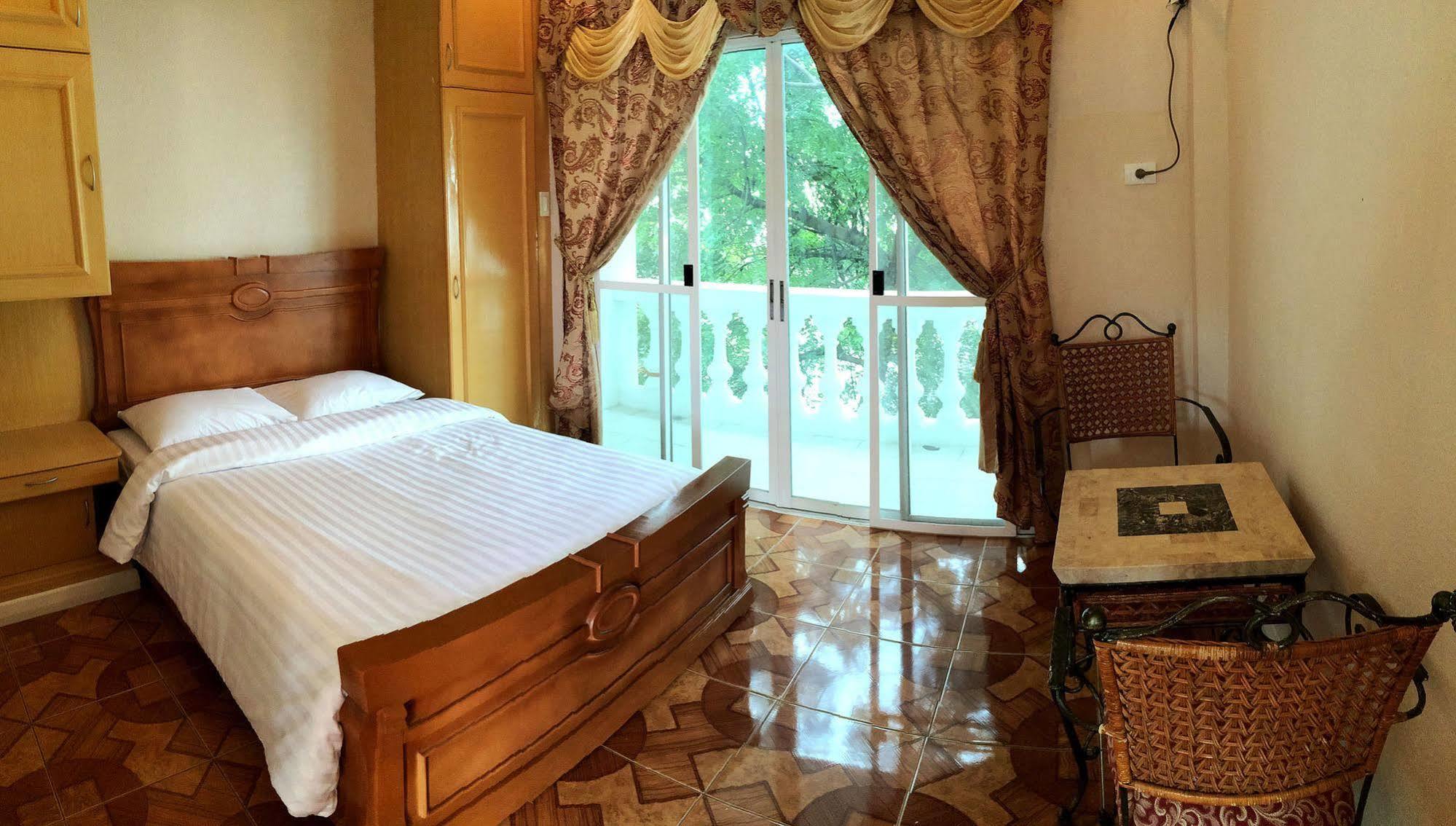 บลู การ์เดน รีสอร์ต Hotel มักตัน ภายนอก รูปภาพ